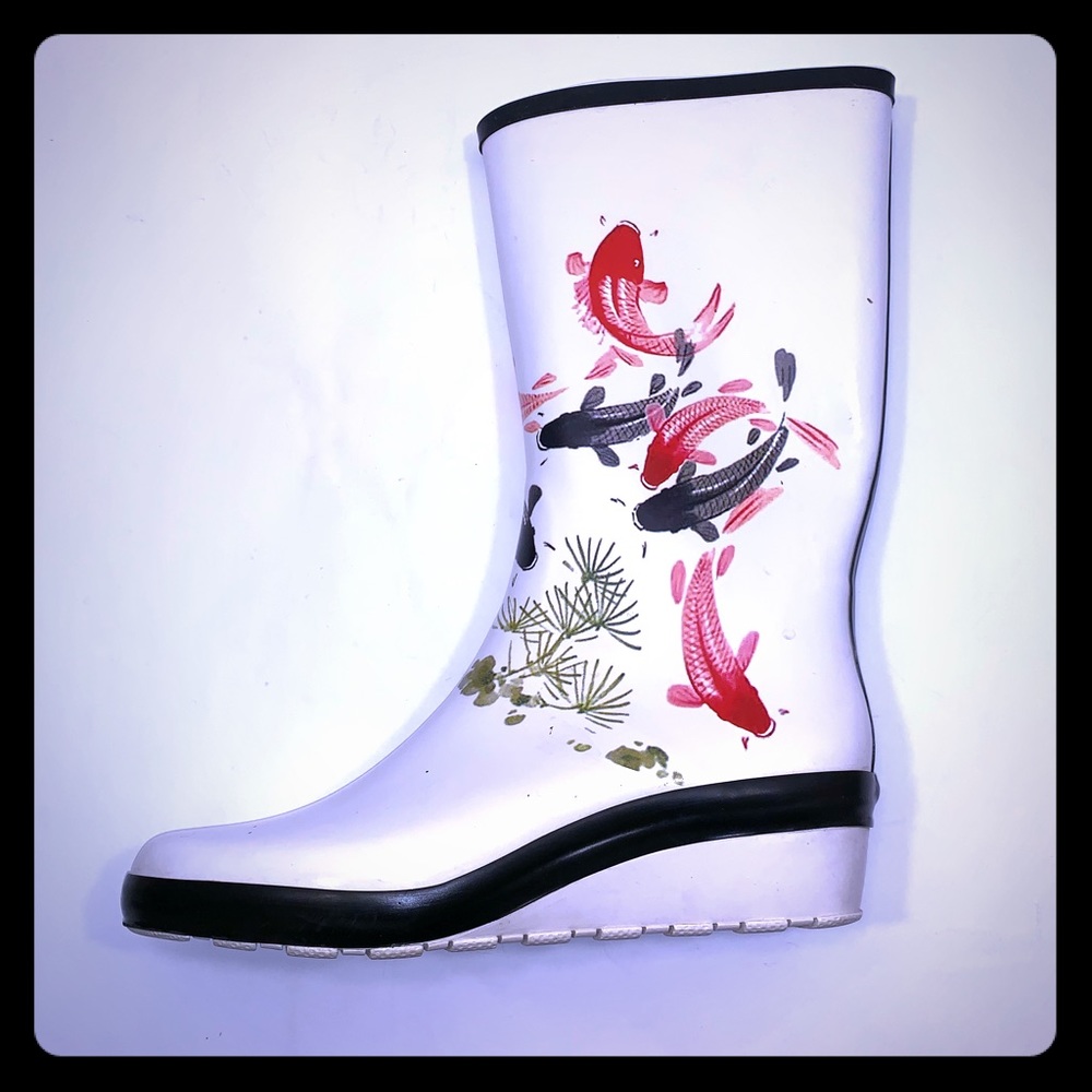 🌦Woman’s Cougar Rain Boots Size 6 Black White Koi